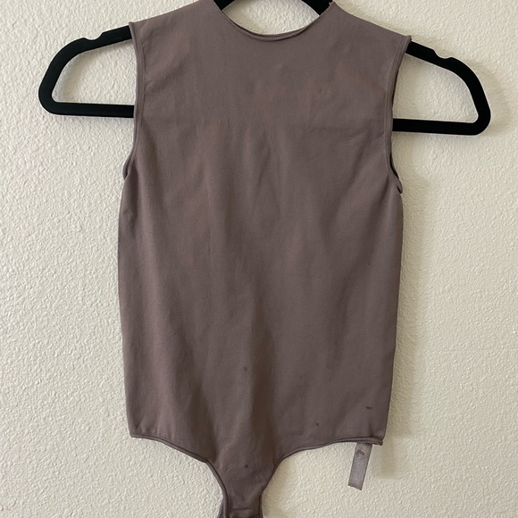BODYSUIT SKIMS ESSENTIAL CREW NECK SLEEVELESS xxs xs - Picture 5 of 6